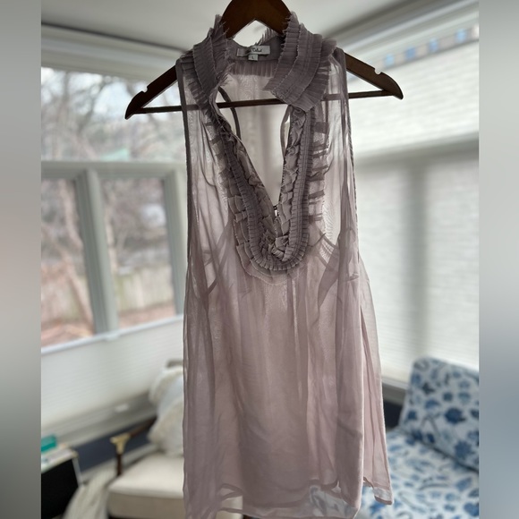 Delicate and feminine grey flowy tank blouse. - Picture 6 of 6